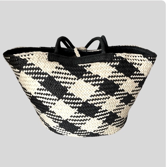 Chic Black and White Woven Tote Bag - Picture 4 of 15